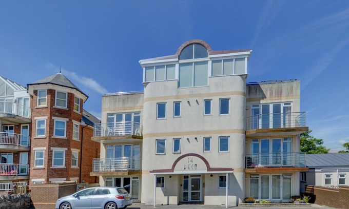 Swanage Apartment | Flat 3 Deco - Three Bedroom Apartment, Sleeps 6