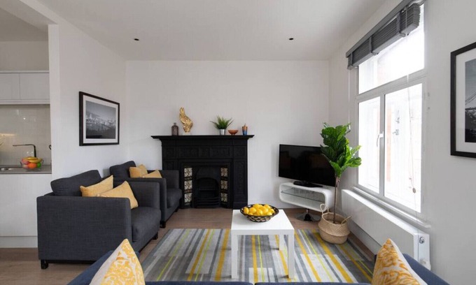 Chinatown Apartment | Flat 3 · home.ly – Central London West End Apartment