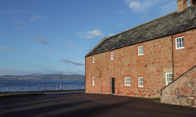 Cromarty Cottage | FLAT 4, THE BYRE, romantic, country holiday cottage in Cromarty