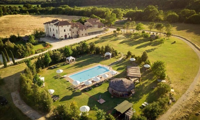 Cincelli House | Flat 'Cornflower' with private parking space