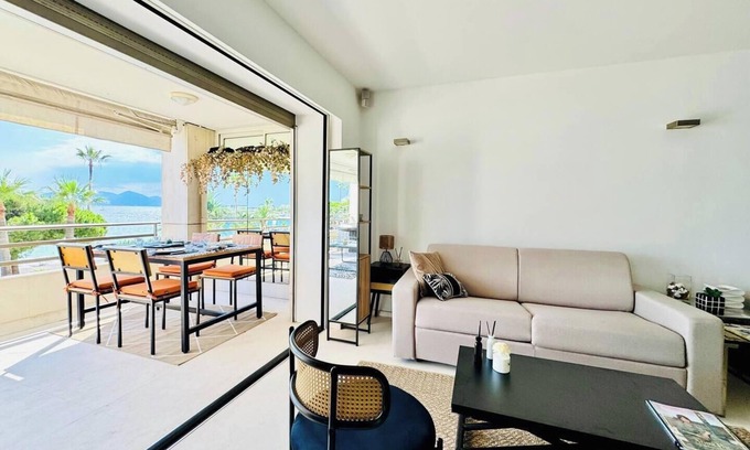 Cannes City Centre Apartment | Flat Croisette 67 - Terrace & Jacuzzi Apartment
