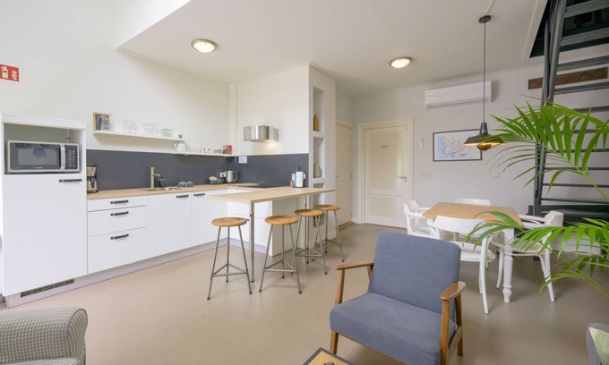 Workum Apartment | Flat in former farmhouse within walking distance of Workum centre