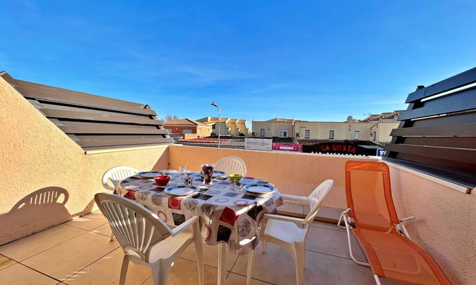 Marseillan Plage Apartment | Flat in the center of Marseillan plage
