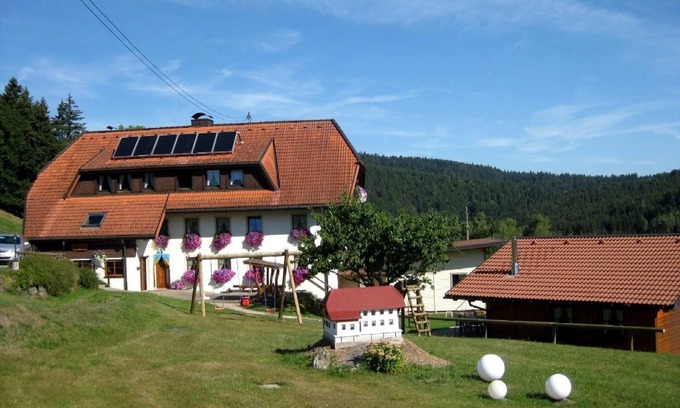 Wittenschwand Apartment | Flat in Wittenschwand with garden and panorama