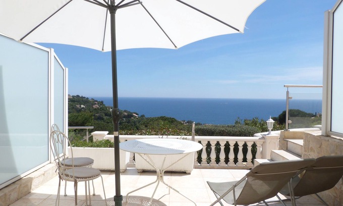 Les Issambres Apartment | flat next to a new house-beautiful view over the sea-air conditioned