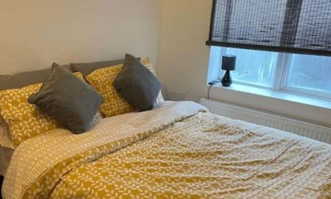 Woodside Apartment | Flat Norwood Junction