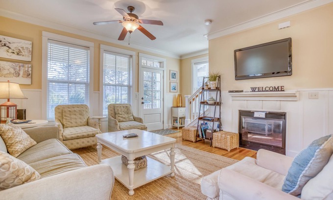 Olivia Beach House | Flat Screen TV, Park View, Gas BBQ, Wifi Internet, Back patio seating
