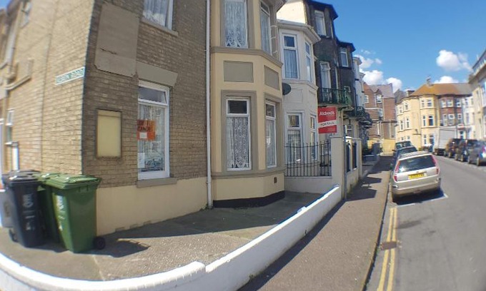 Great Yarmouth Apartment | Flat - Sleeps 2 & On Street Parking