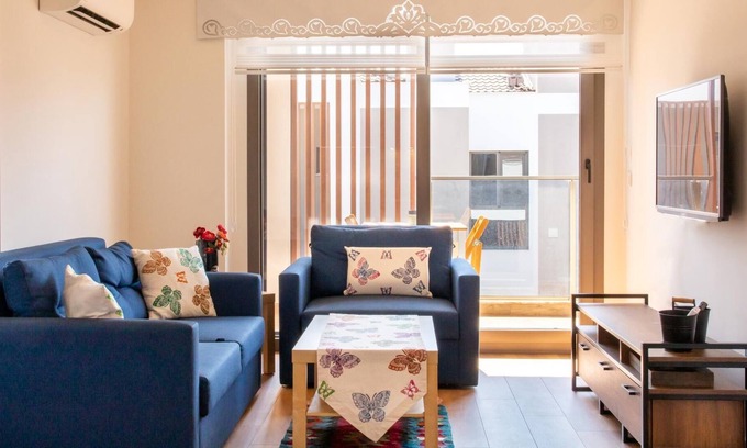 Sifne Mahallesi Apartment | Flat w Pool and Balcony 5 min to Beach in Alacati