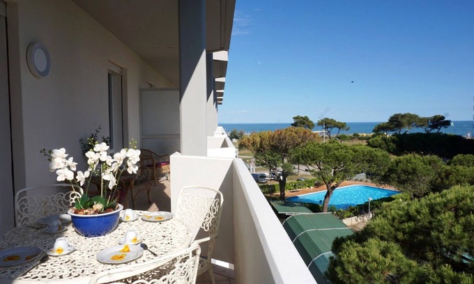 Porto Santa Margherita Apartment | Flat with a partial sea view