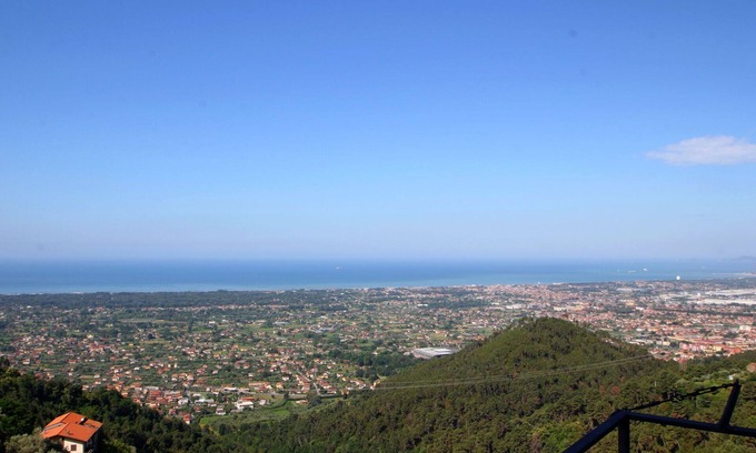 Montignoso Apartment | Flat with beautiful Sea View in Tuscany