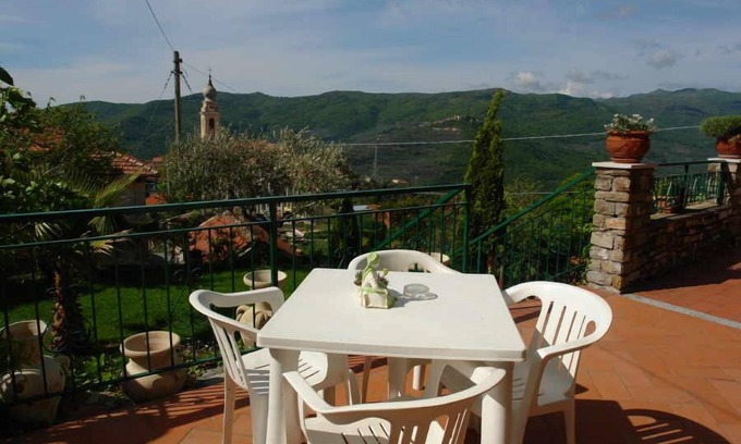 Torria Apartment | Flat with views of the Maritime Alps in Torria, Imperia, ideal for hiking and biking