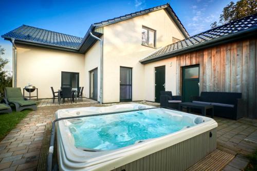 Muritz Apartment | FLEESENTRAUM Villa Silbermöwe - Luxushaus - Ideal für Familien - Whirlpool Sauna Kamin Garten - Hunde willkommen!