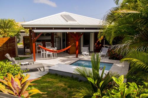 Le Moule House | Fleurs de canne piscines privées