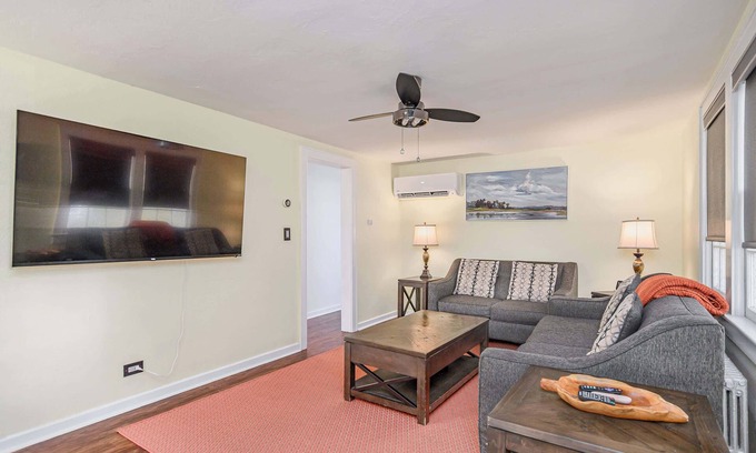 Greenwich Apartment | Flex Comfort Apts of Greenwich #2