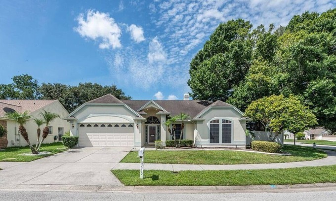 Ventura House | *Flexible Policies*- Luxurious Orlando Home in Gated Golf Community