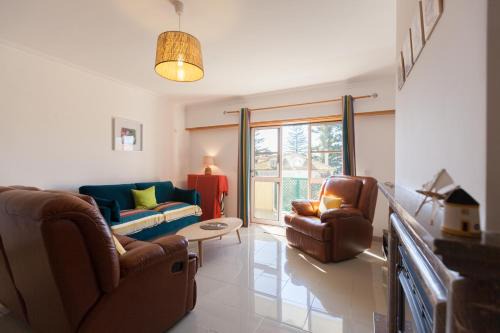 Parede Apartment | FLH Parede Family Flat with Balcony