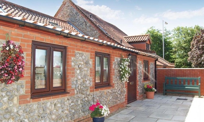 Roughton House | Flint Cottage