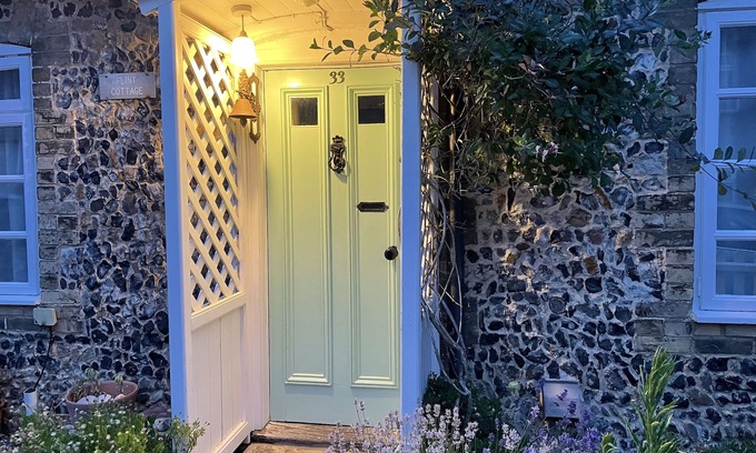 Saxmundham Cottage | Flint Cottage - single storey 4* Holiday Cottage close to the Heritage Coast
