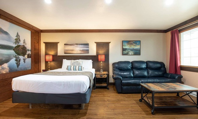 Ocean Shores Hotel | Flip Flop - Queen Studio Room at Wanderlust Inn, Pet Friendly