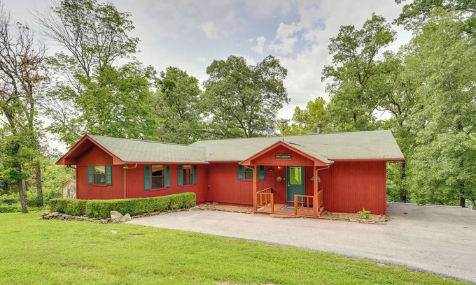 Flippin House | Flippin Home w/Fire Pit: Walk to White River!
