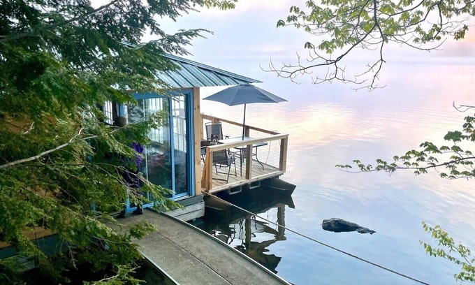 Monmouth Boat Rental | Floating Island Cabin