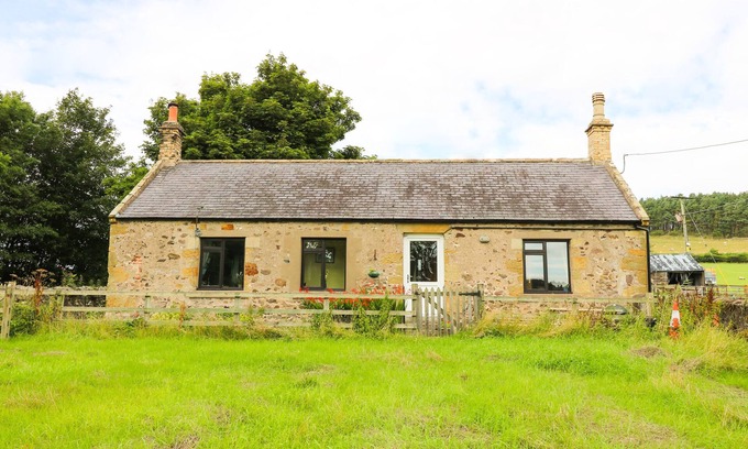 Cornhill on Tweed Cottage | FLODDEN EDGE FARM COTTAGE, pet friendly, with a garden in Milfield