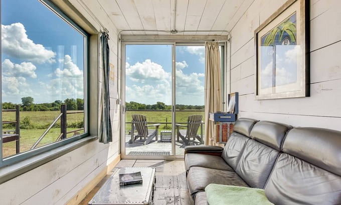 Round Top House | Flophouze Shipping Container Hotel - Houze 3