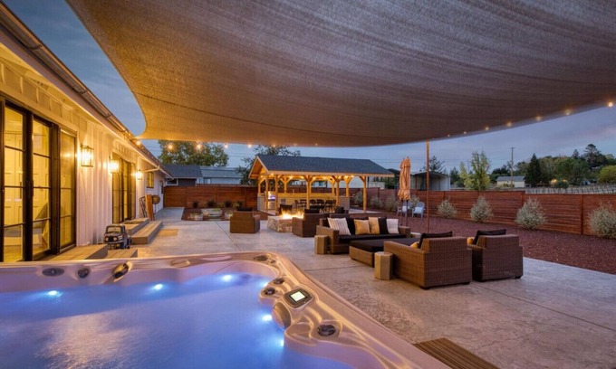 Windsor House | Flora Vina - Country Home with Vineyard Views