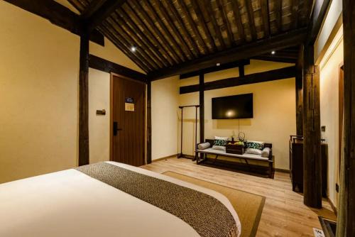 Fenghua House | Floral Shehe Garden B&B