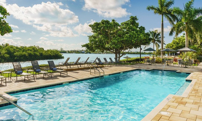 Marathon Hotel | Florida Keys Escape! Two Elegant Rooms for 8 Guests, Pool, FREE Breakfast