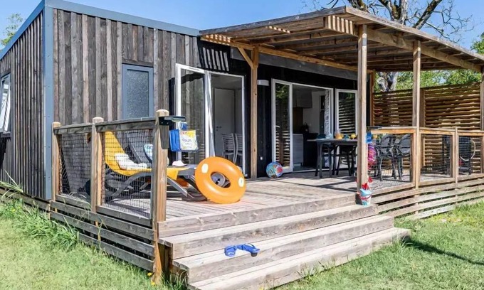 Les Ollieres-sur-Eyrieux House | Flower Camping Mas de Champel * - Homeflower Premium 26.5m² - 2 bedrooms + terrace + TV + Air conditioning + Sheets + Towels 4 people