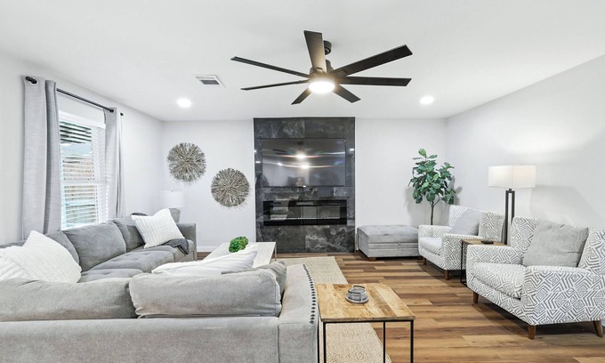 Flower Mound House | Flower Mound Manor - Modern 3BR New Construction