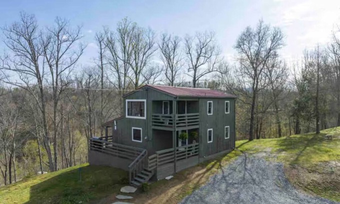 Johnson City Cabin | Fluffy Bottom Farms- Serenity Cabin Tranquil cabin in charming Johnson City