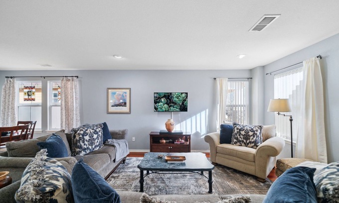 Walnut Grove House | Flyer's Nest Townhome