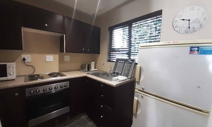 Greater Johannesburg Metropolitan Area House | Flying Falcon Guesthouse