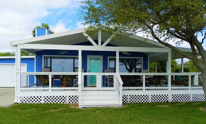 Long Mott House | "Flying Fish" Bay Front Home! Fishing Pier outside your front door