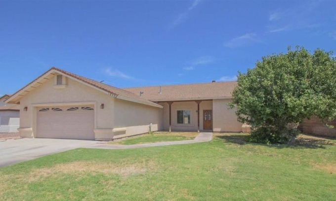 Yuma East Estates House | FOOTHILLS HIDDEN GEM