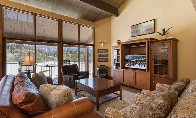 Purgatory House | Fore the Views Townhome (#710) | Golf, AC, Pool/Hot Tub, Deck - 10 min to Ski