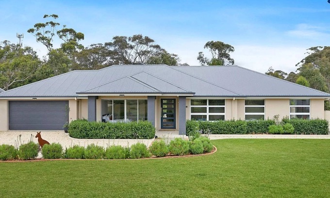 Bundanoon House | Forest Brae – pet friendly and walk to town