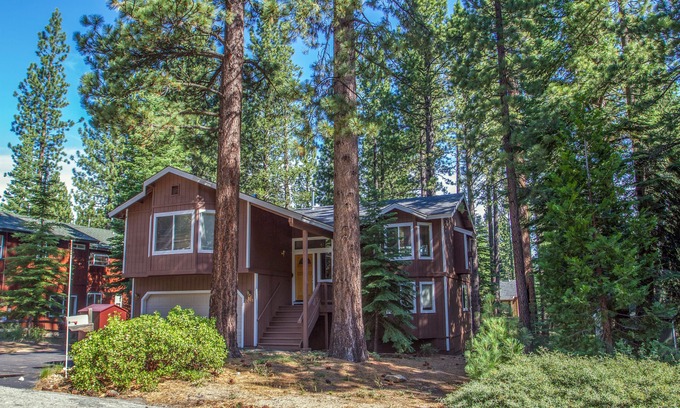 Tahoe Paradise Cabin | Forest Cabin, Hot Tub, Movie Room, Huge Elevated Back Deck, Hiking Out Door!