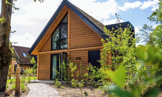 Wekerom House | Forest charm for six – 3 bedrooms with en-suites and a cozy, spacious vibe.