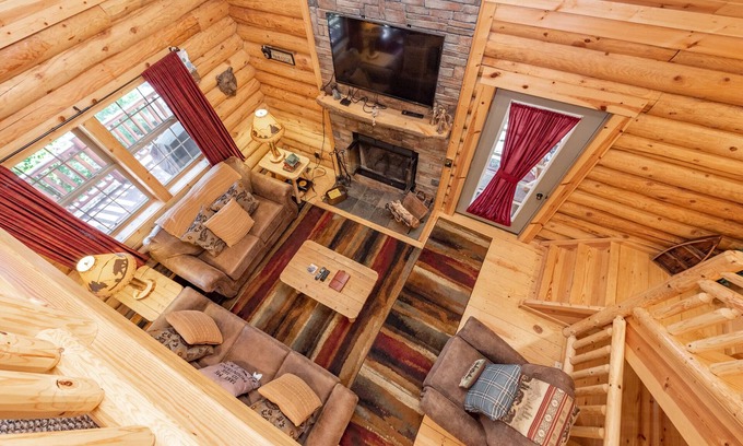 Oakland Cabin | Forest Hideaway w/Fireplaces & Hot Tub