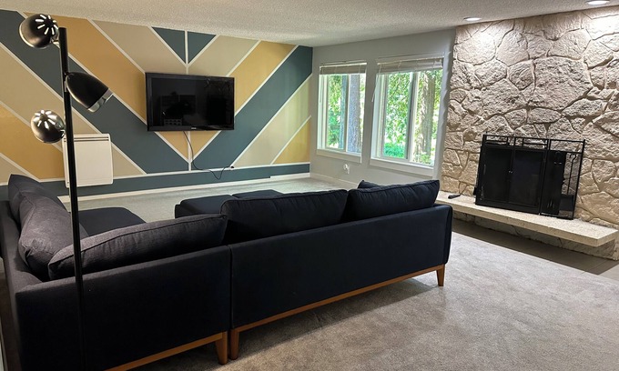 Edmonds Apartment | Forest Retreat ~ Serene & Secluded 2-bedroom apartment with WiFi in Edmonds