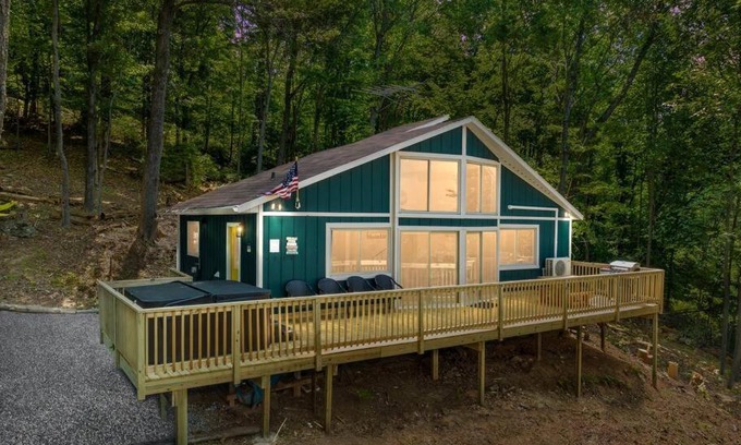 Elkton House | Forest Ridge Cabin - Hot Tub, Wi-Fi, National Park 15 Min, Fire Pit