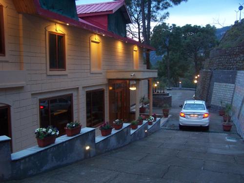 Kasauli Resort | Forest Ville Hotel & Resort