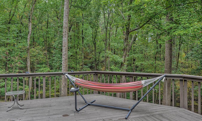 Reisterstown Apartment | Forested Couples Retreat: 20 Miles to Baltimore!