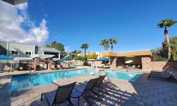 Las Vegas Resort | Formula 1 Las Vegas Grand Prix, 2024 Worldmark Tropicana