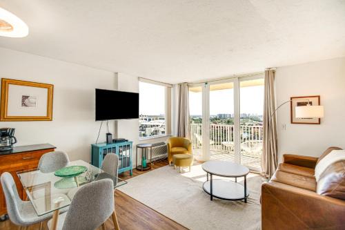 South Island Apartment | Fort Myers Beach Studio with Balcony and Views!