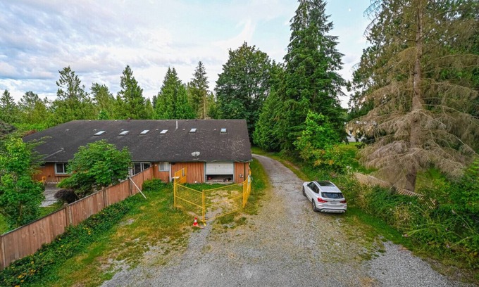 Langley Apartment | Fort Wine Burrow: Entire Private Estate Home